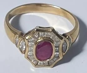 Anello con Rubino 0,50 ct e Diamanti — foto 1 di 4
